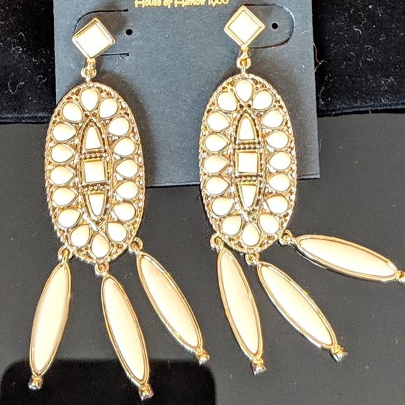 HOH Dangle Resin Earrings - Picture 4 of 4